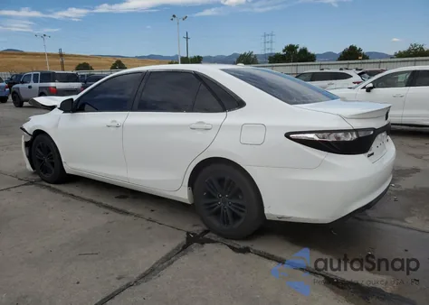 2015 Toyota Camry Le z USA, uszkodzony, nr VIN 4T1BF1FKXFU932547